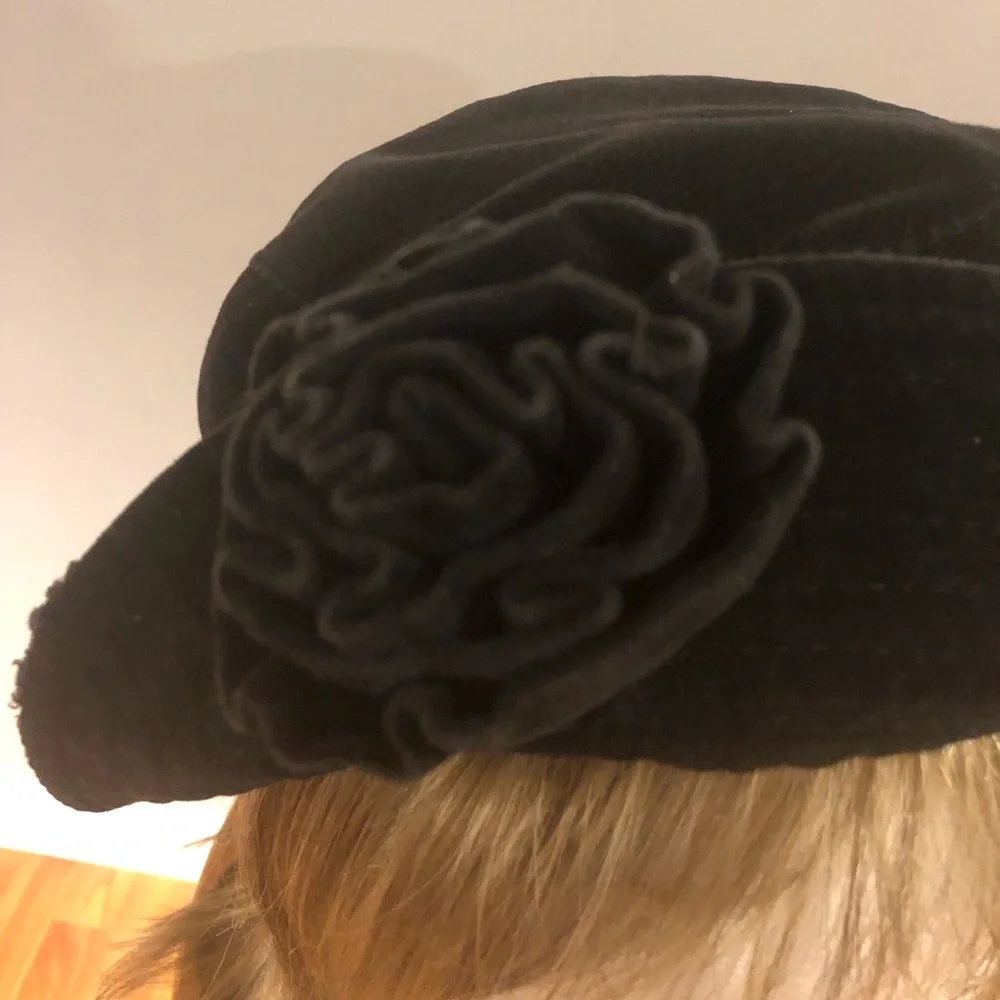Previously Worn Black Hat - Picture 5 of 6